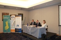 Euroopan komission aluepolitiikan pääosaston varapääjohtaja Normund Popens ja apulaispäällikkö Elina Hakonen-Meddings kertoivat koheesiopolitiikan linjoista